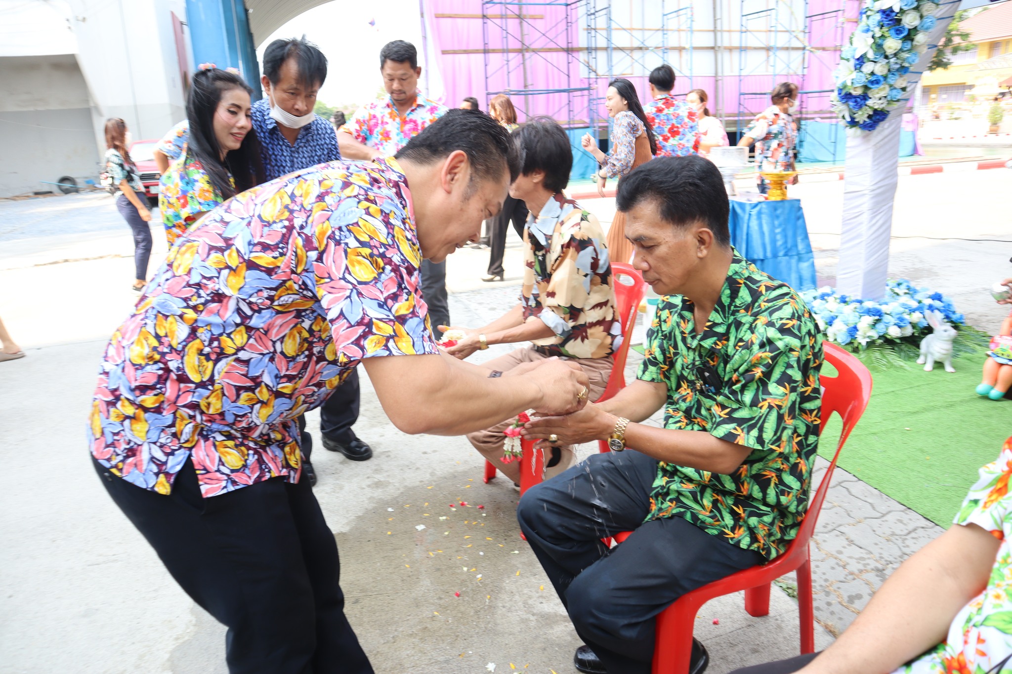 ร่วมงานประเพณี