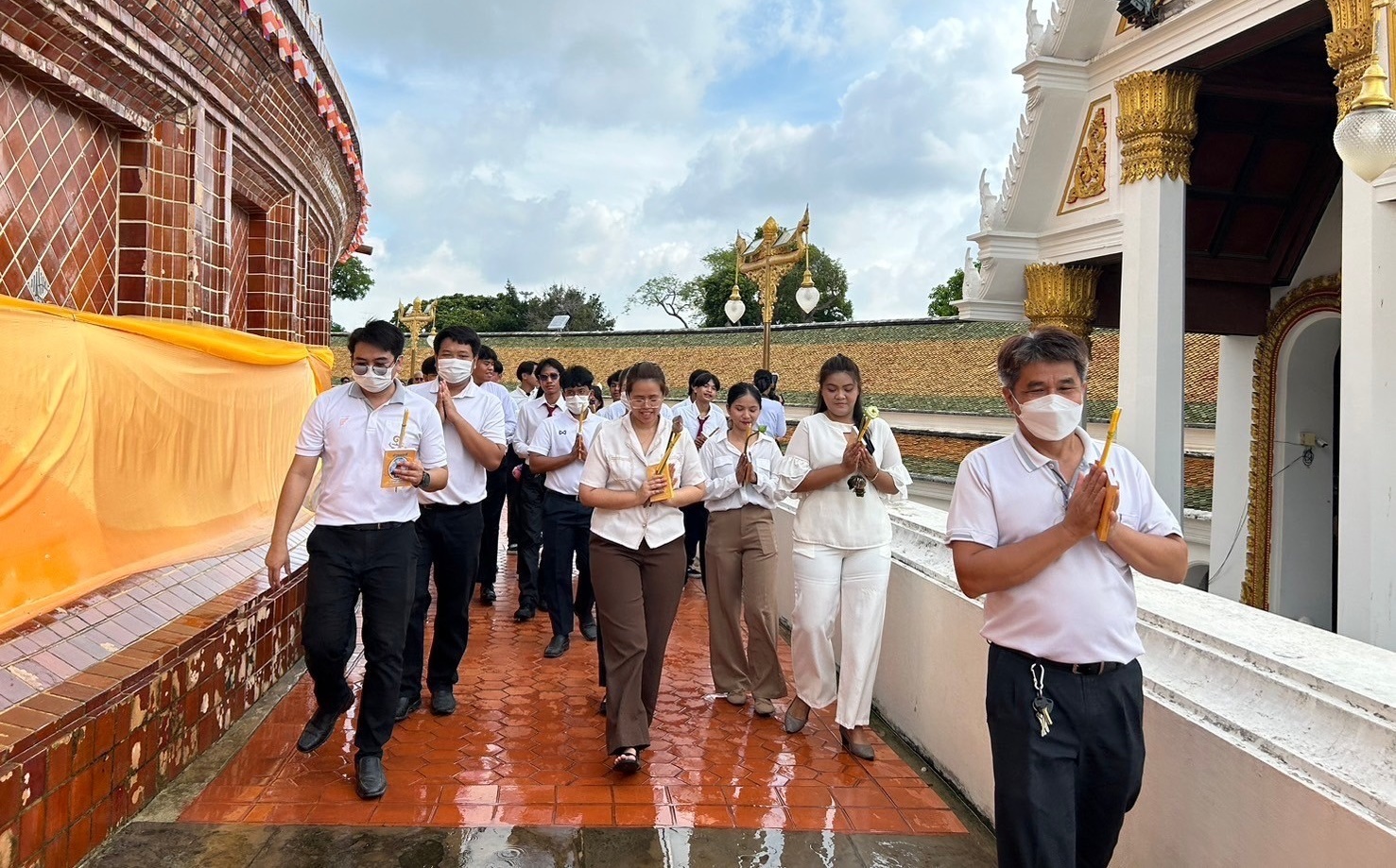 เข้าร่วมพิธีบำเพ็ญกุศล