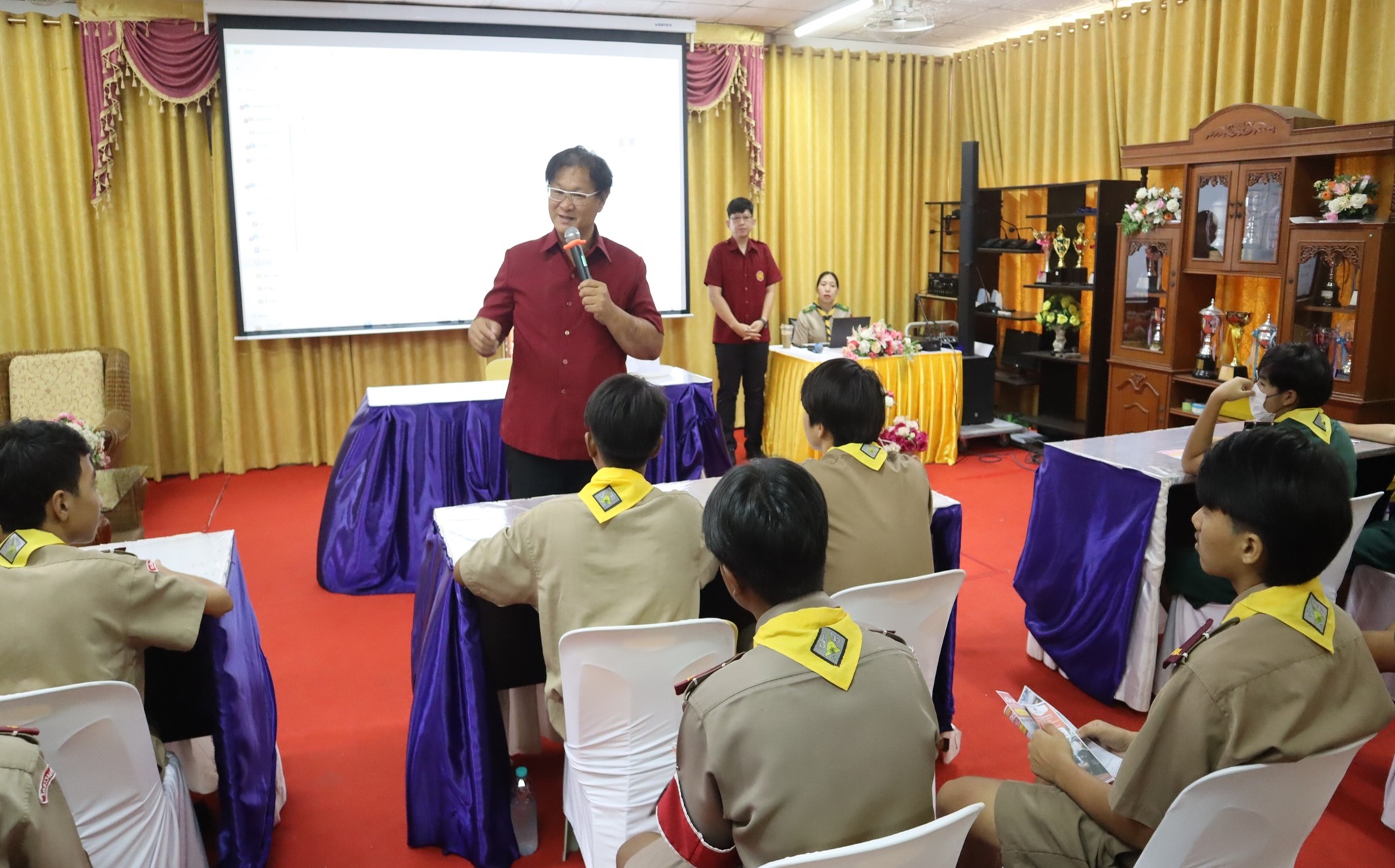 ออกแนะแนวประชาสัมพันธ์