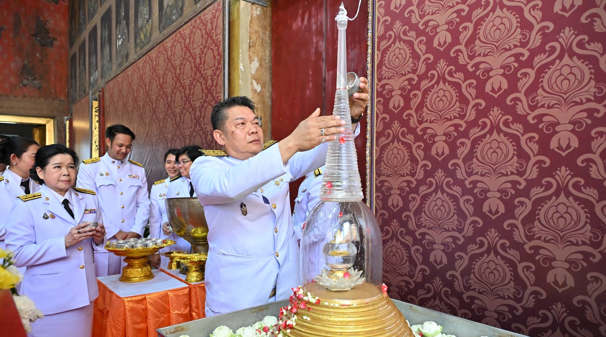 พิธีเชิญเครื่องราชสักการะทรงพระราชอุทิศถวายเป็นพุทธบูชาองค์พระปฐมเจดีย์ ในการพระราชพิธีสงกรานต์ ๒๕๖๘