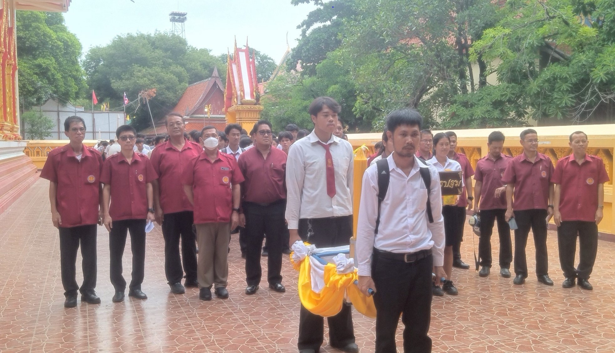 ถวายเทียนจำนำพรรษา ณ วัดไร่เกาะต้นสําโรง