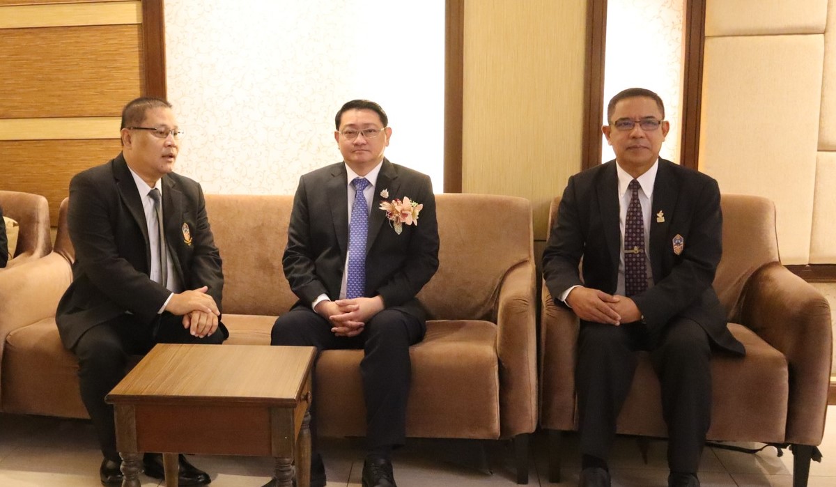 การอบรมเชิงปฏิบัติการการจัดทำสื่อและเอกสารประกอบการเรียนการสอนโปรแกรมการจัดการเรียนรู้ด้วยตนเองระบบทวิภาคี