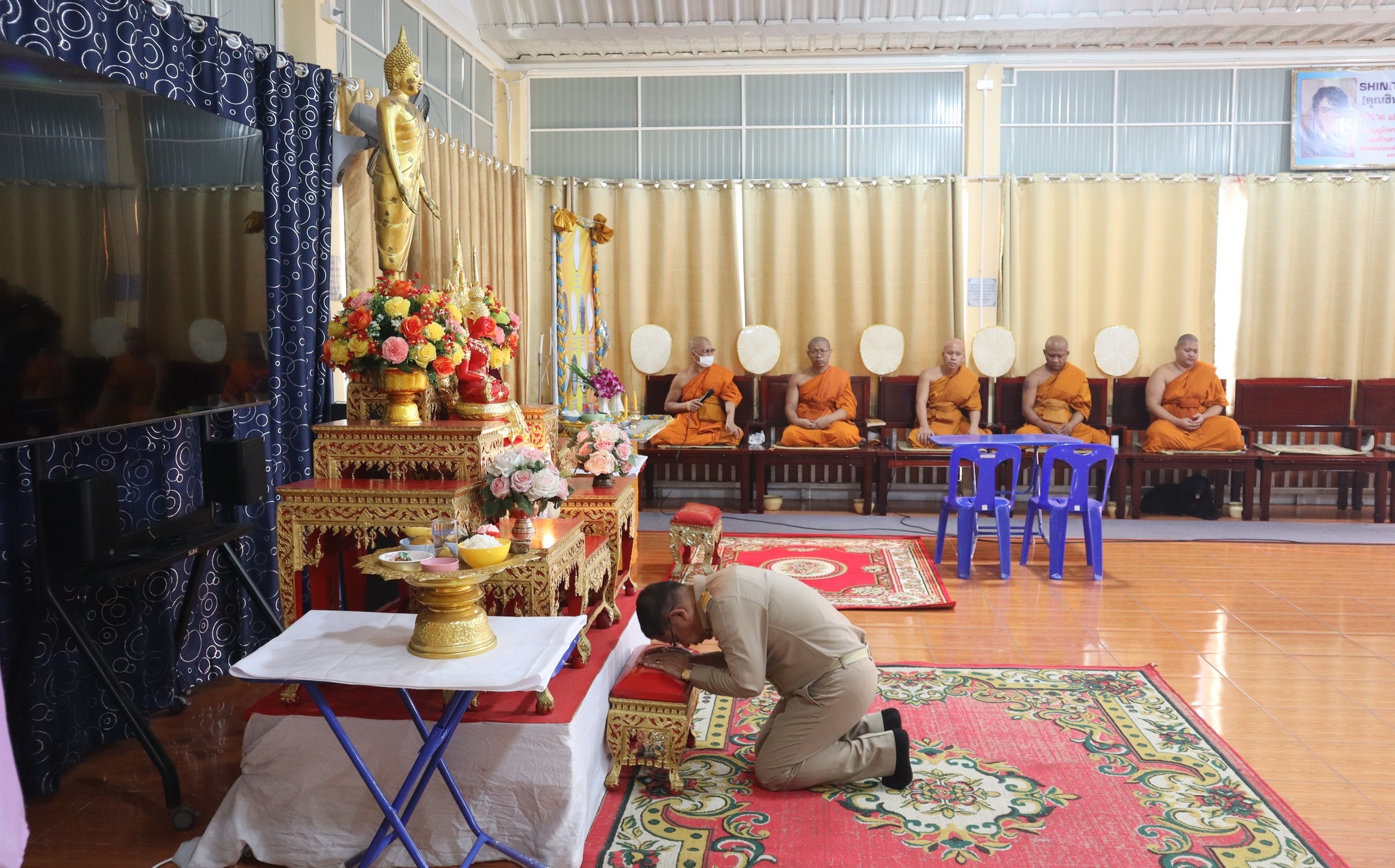 ทำบุญตักบาตรในวันพระ