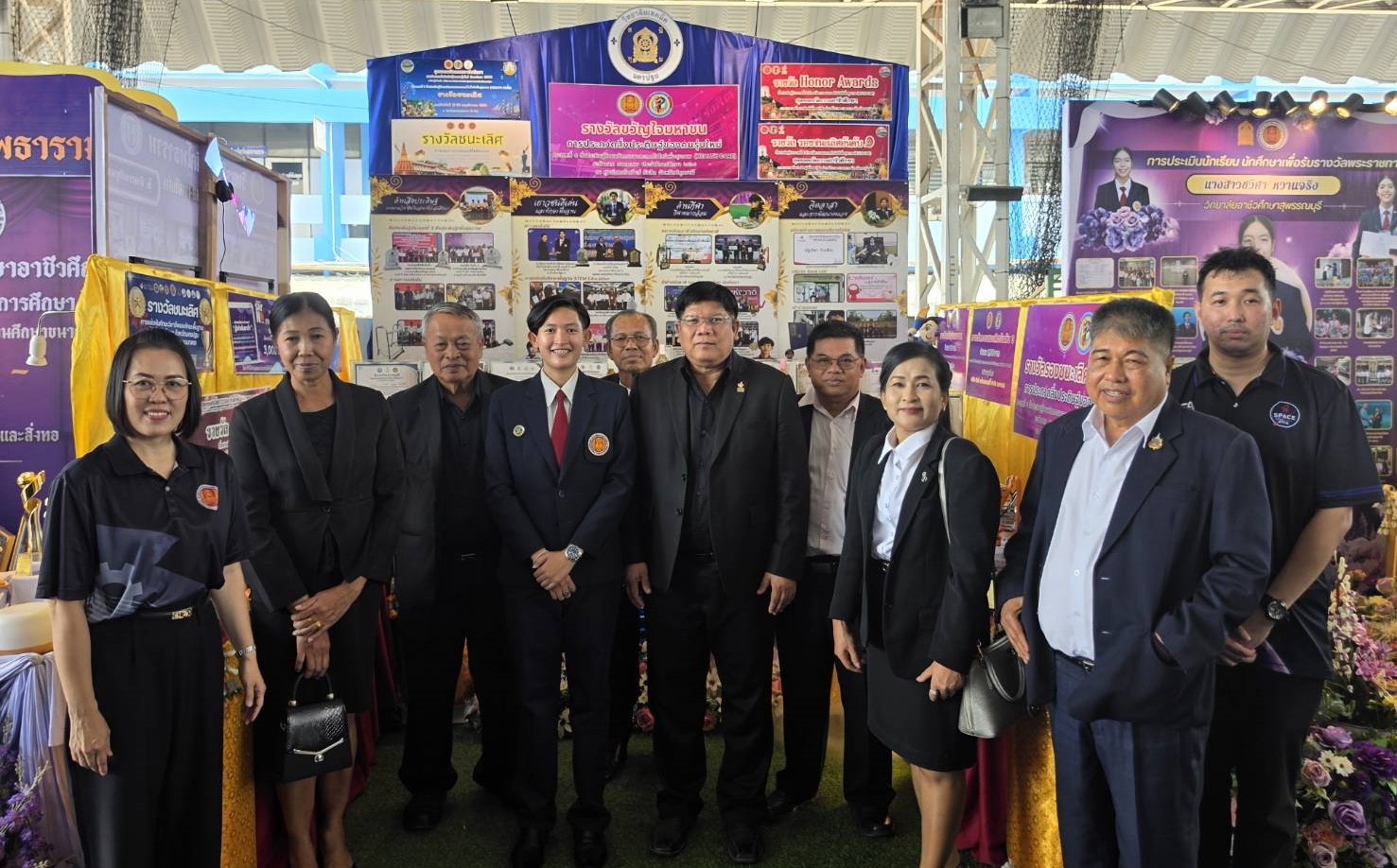 นำนักเรียนเข้ารับการประเมิน