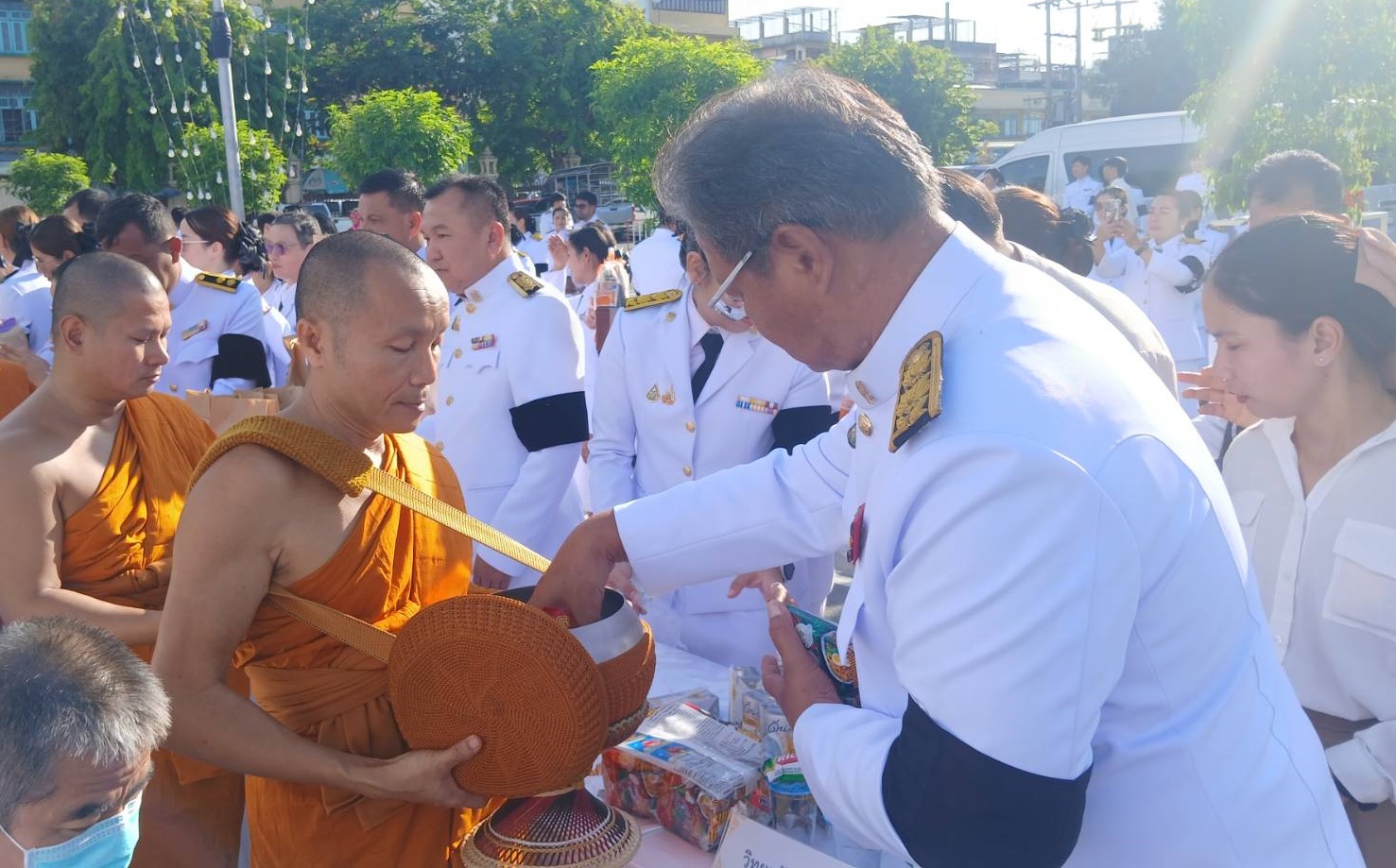 ร่วมพิธีเจริญพระพุทธมนต์