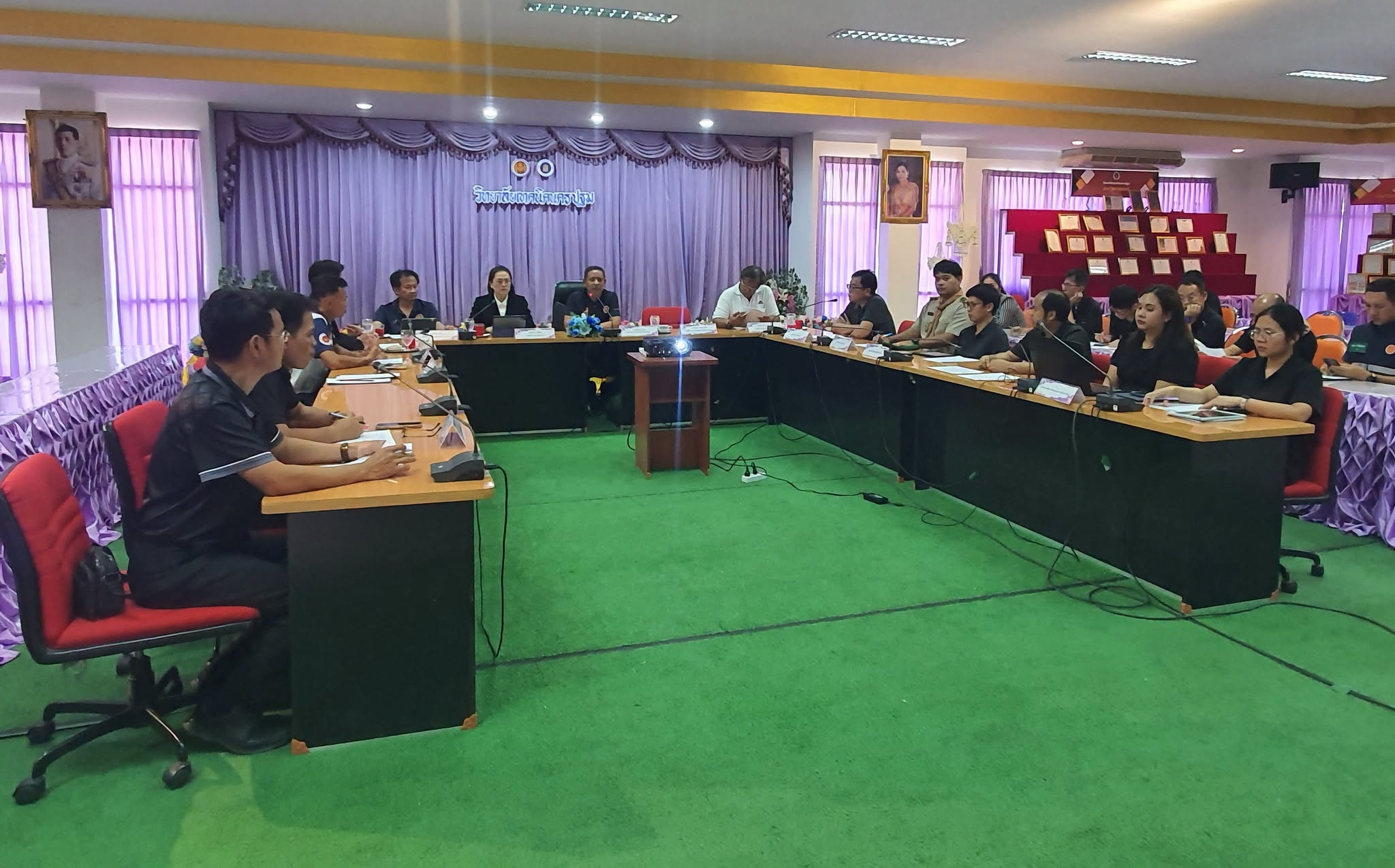 ประชุมขับเคลื่อนระบบ