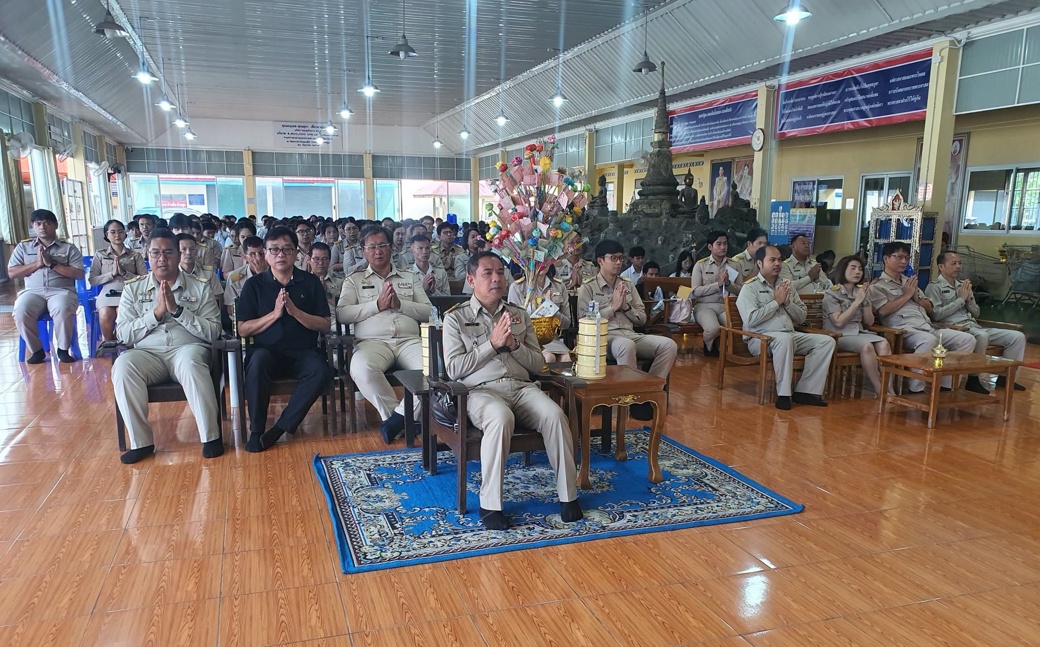 ร่วมพิธีบำเพ็ญกุศล