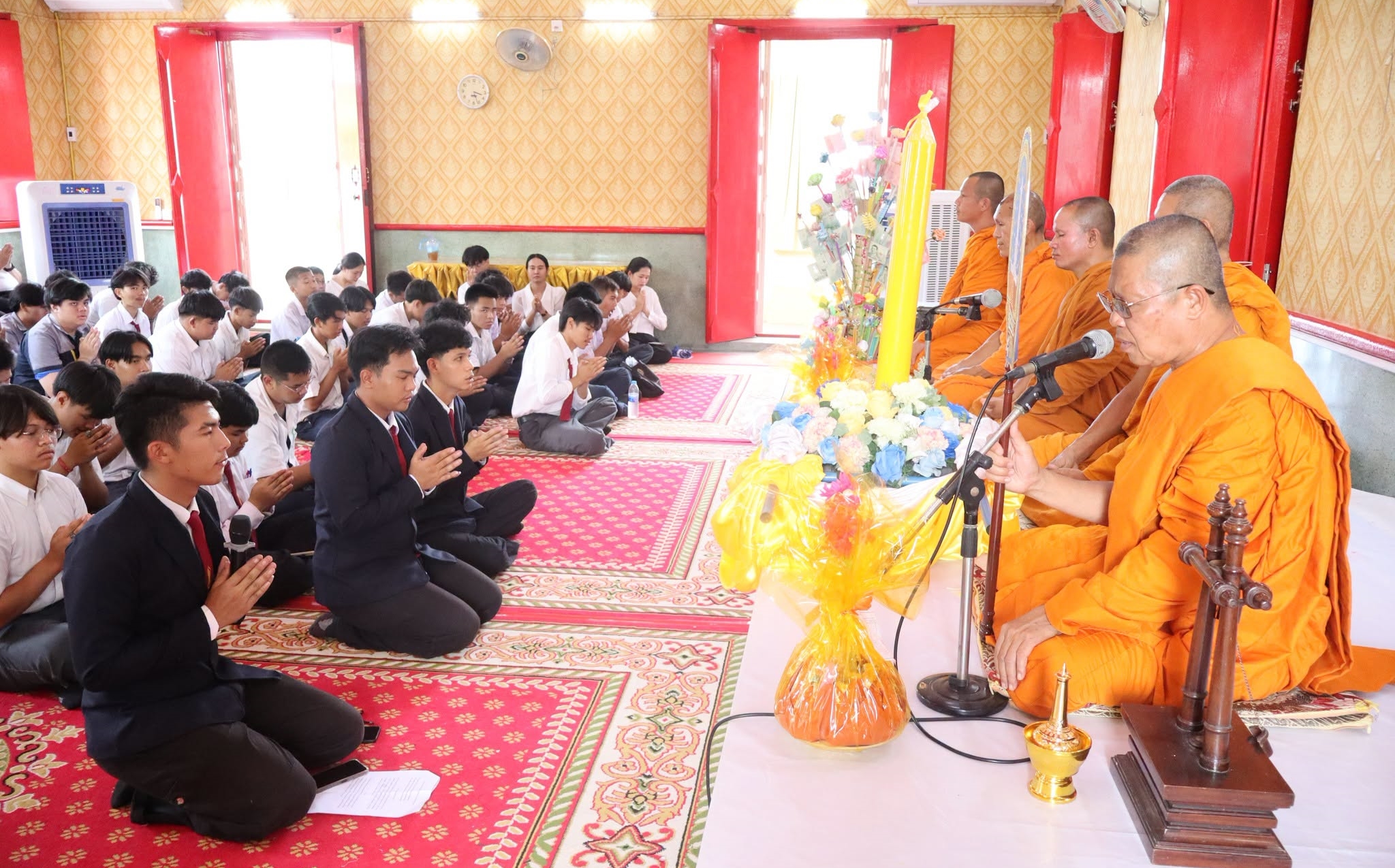 ร่วมสืบสานประเพณีไทย