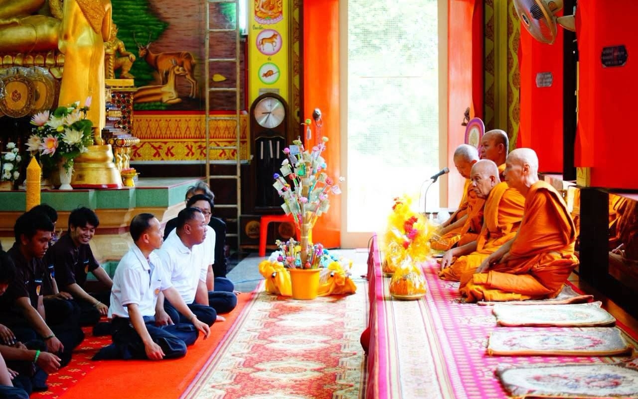 ร่วมสืบสานประเพณีไทย