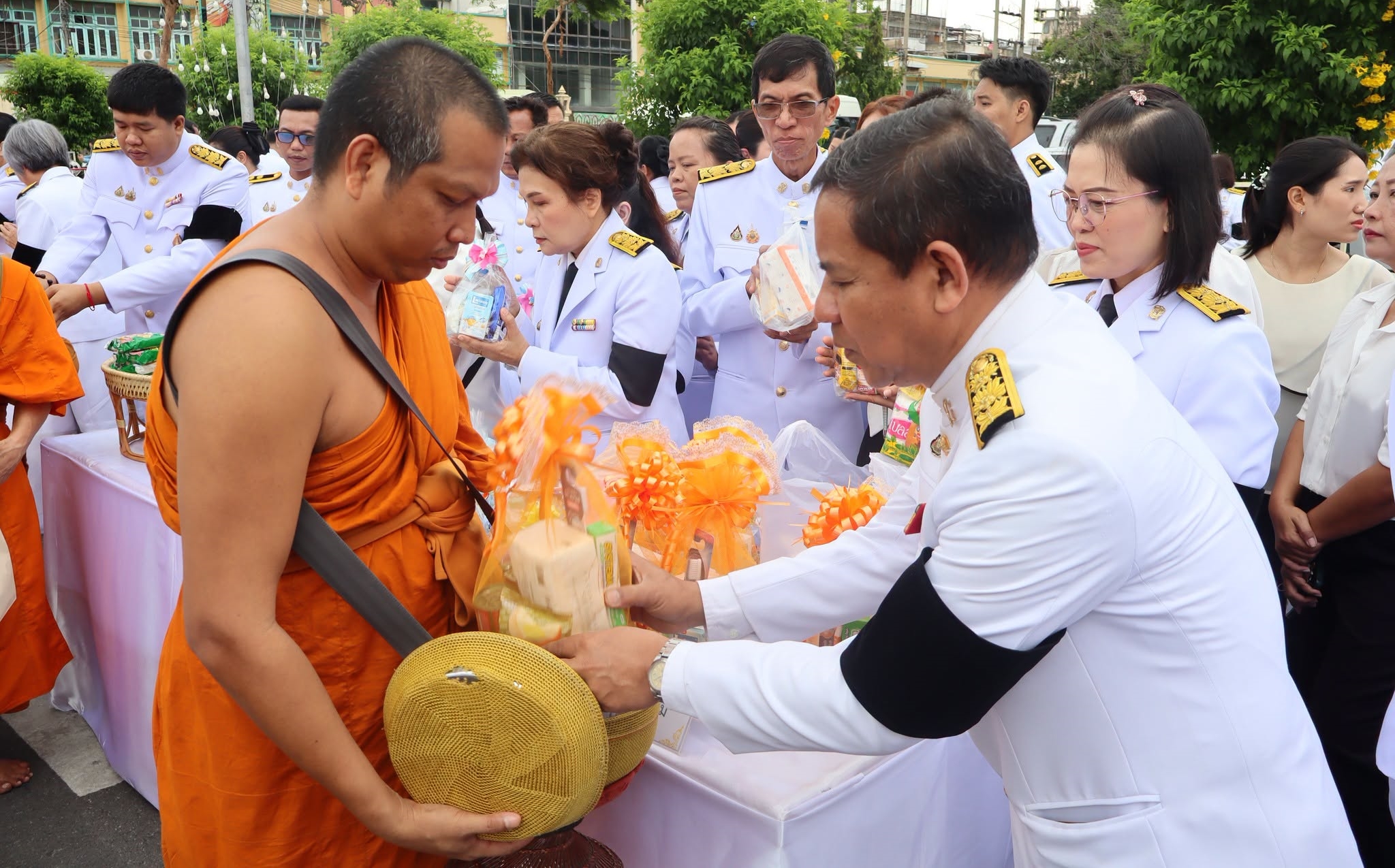 ร่วมพิธีเจริญพระพุทธมนต์