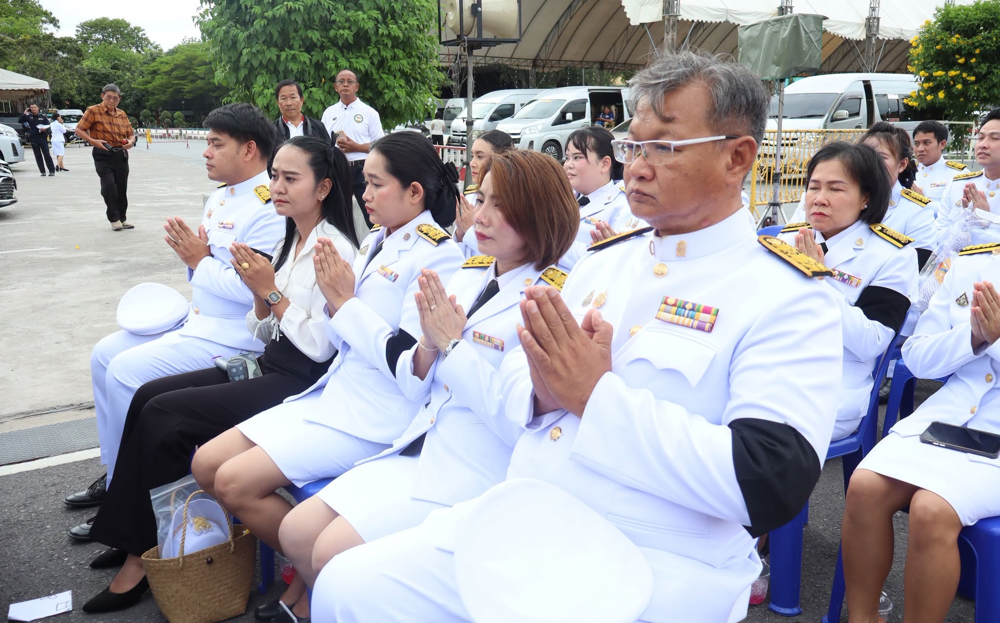 ร่วมพิธีเจริญพระพุทธมนต์