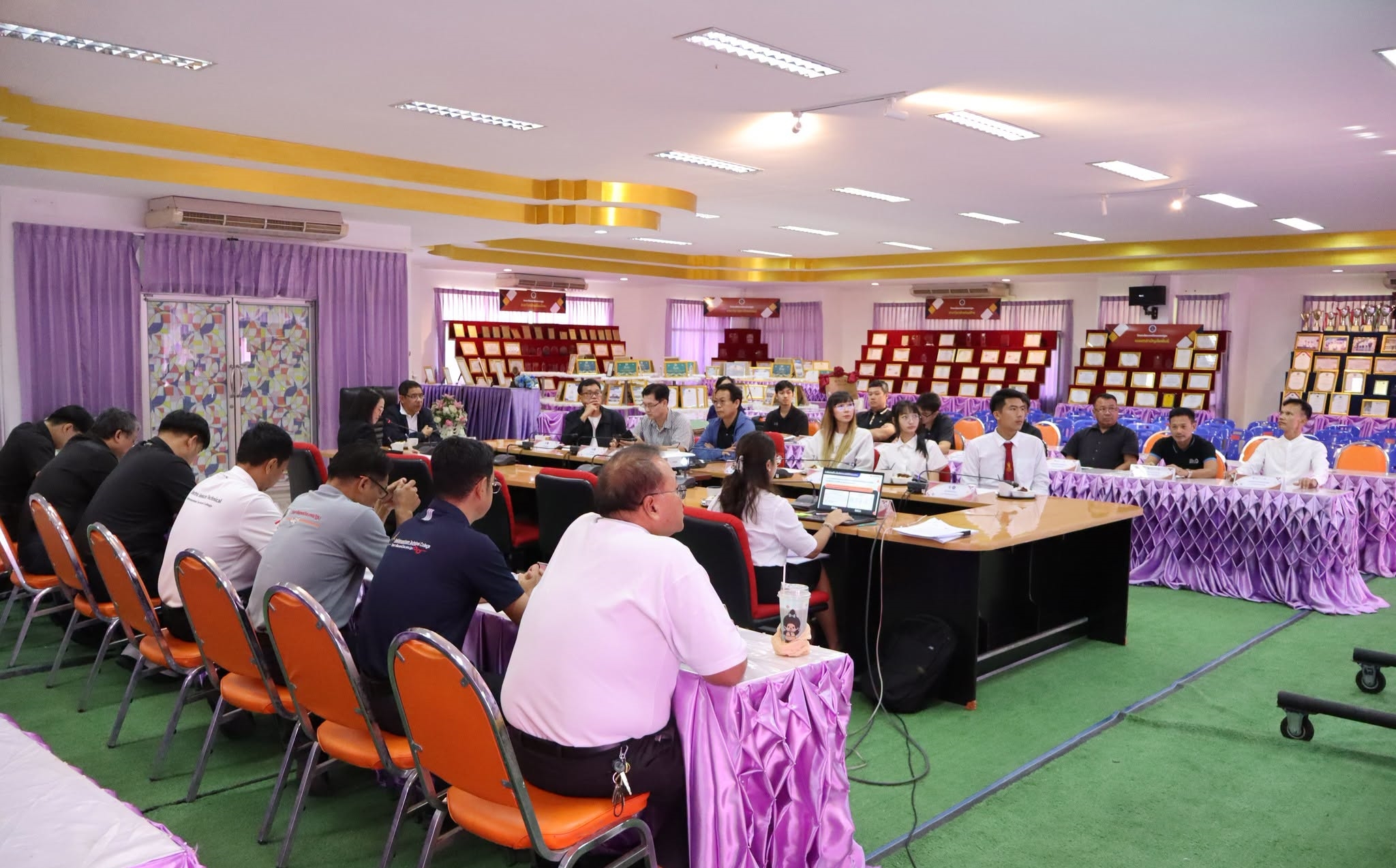 ประชุมคณะกรรมการ
